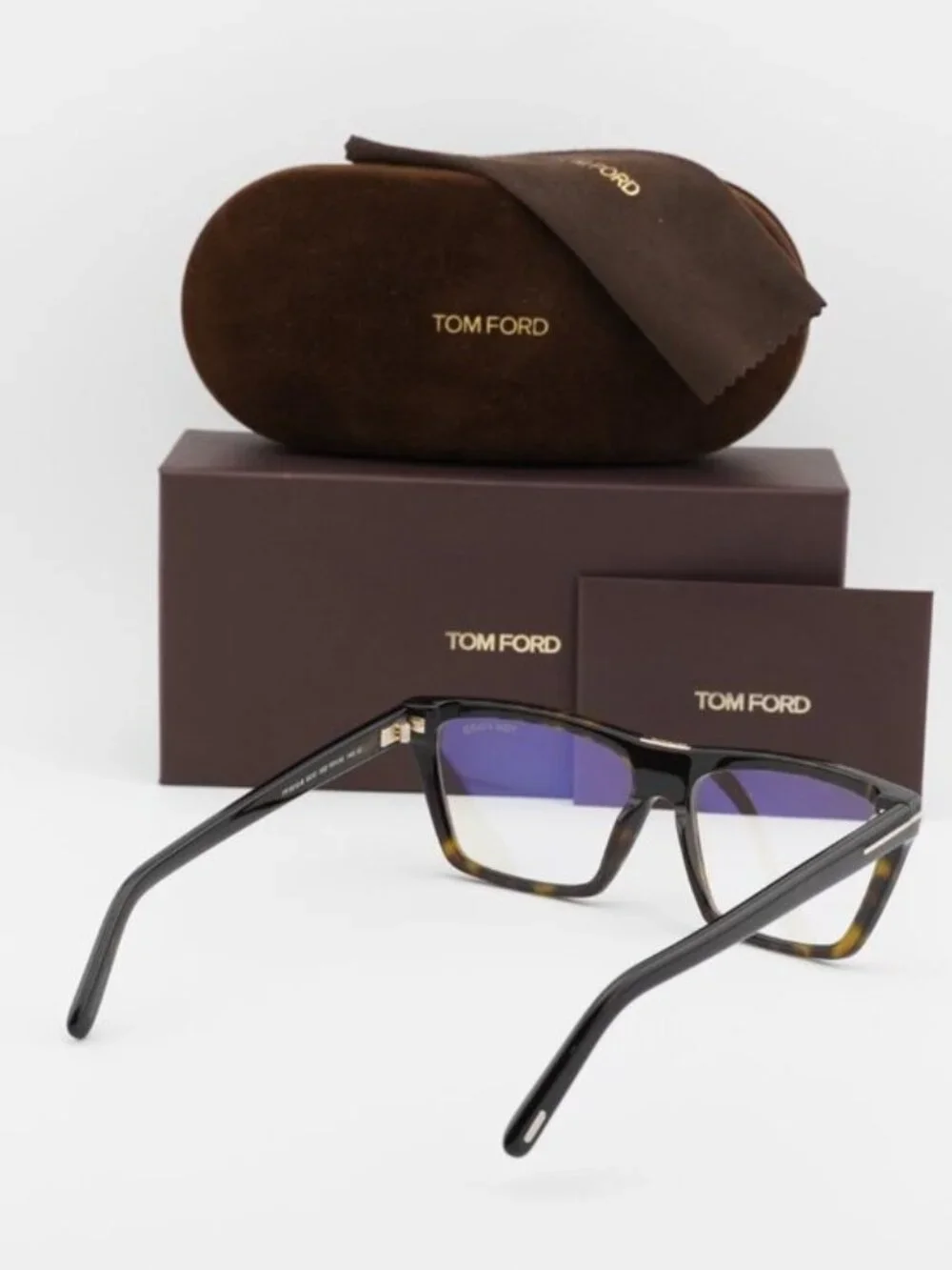 Tom Ford model ft5912